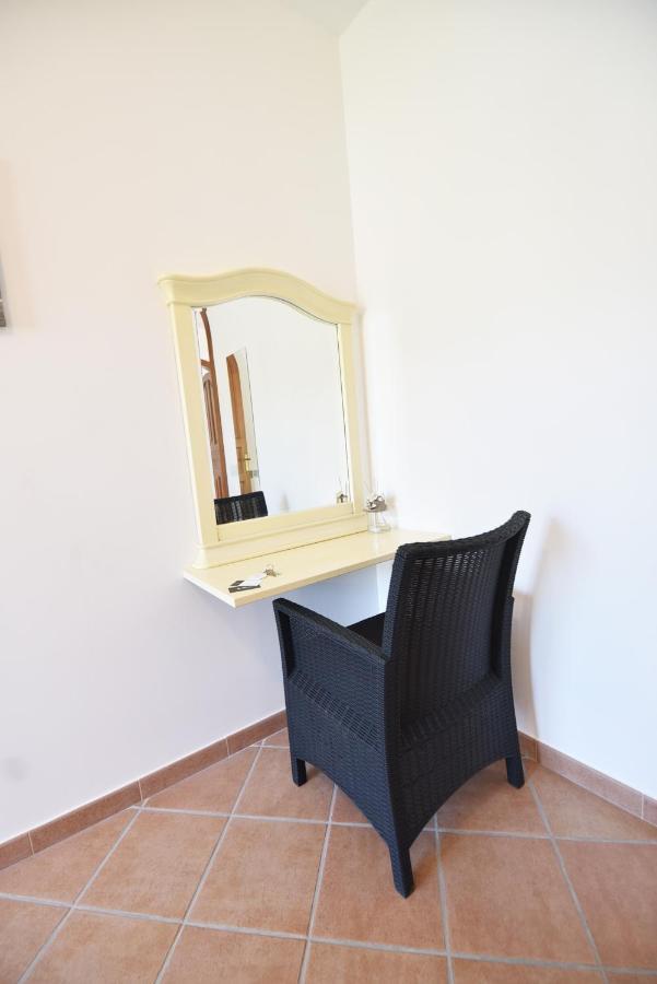 Chez Luke Apartments In Аджерола Экстерьер фото